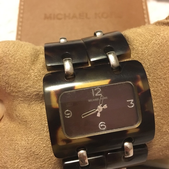 Michael Kors - Tortoise Watch - Picture 2 of 5